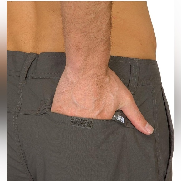 The North face nylon cargo style shorts - Picture 15 of 15